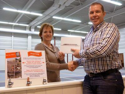 De installatie in de sporthal was ook onderwerp van een prijsvraag, de winnares ontving een iPad.