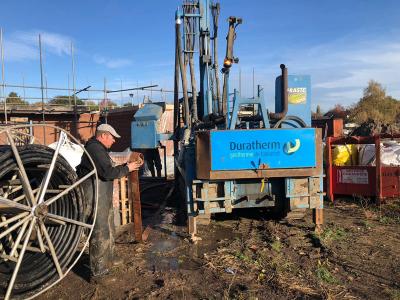 De grondboring voor de Nibe water/water warmtepomp.