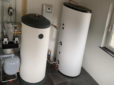 De Stiebel Eltron Lucht/water-warmtepomp type WPL 15 ACS met SBB 500 l boiler.