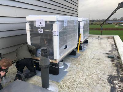 De montage van de 2 Stiebel Eltron WPL47 lucht/water-warmtepompen.