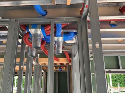 Het HybalansPlus ventilatiesysteem kan prima in het staalframe weggewerkt worden.