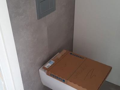 We installeren in deze woning ook al het sanitair, uitgezocht in onze showroom (in Nederweert).